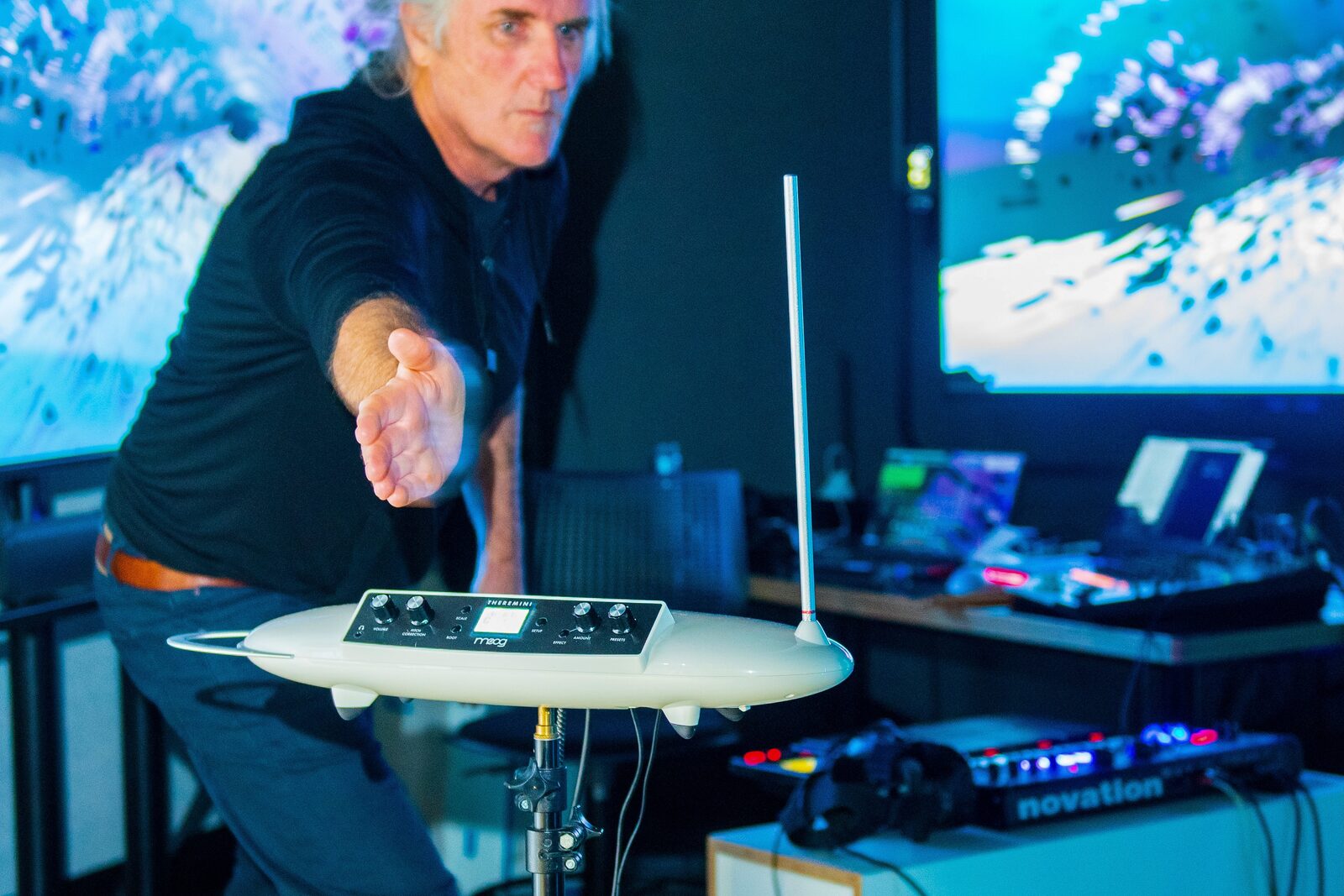 Jeremy J Ham performing Synaespatia